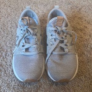 New balance grey tennis shoes
